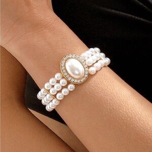 Women’s Pearl Bracelet